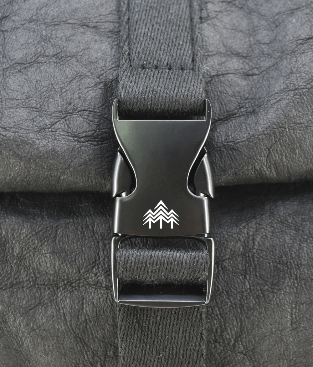 Kraftpapier Rucksack vegan Schwarz (🌲)