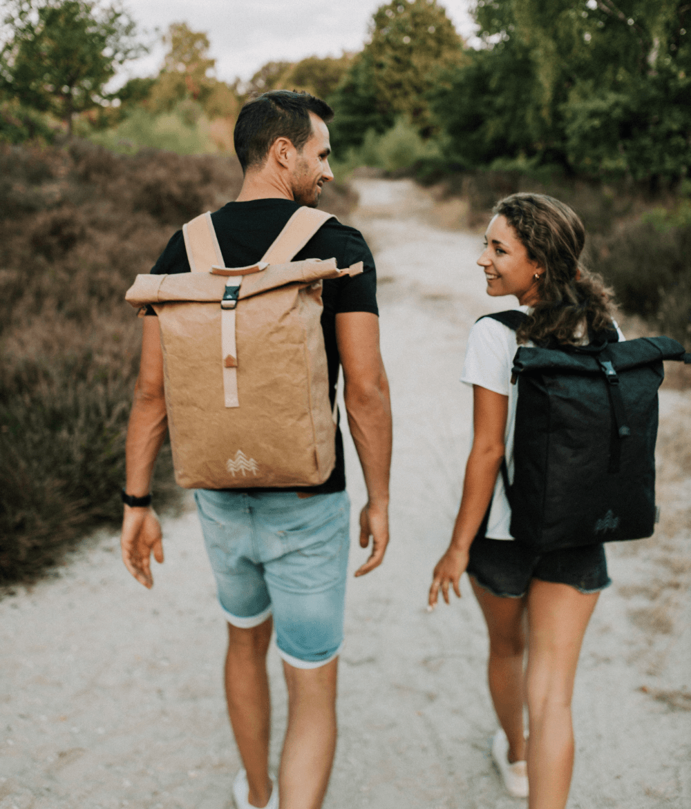 Kraftpapier Rucksack vegan Schwarz (🌲)