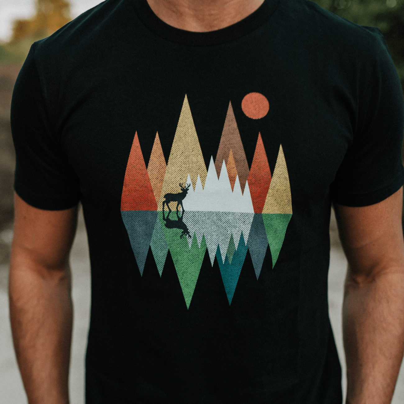 HIRSCH IM WALD GEOMETRISCH - Bio Herren Shirt