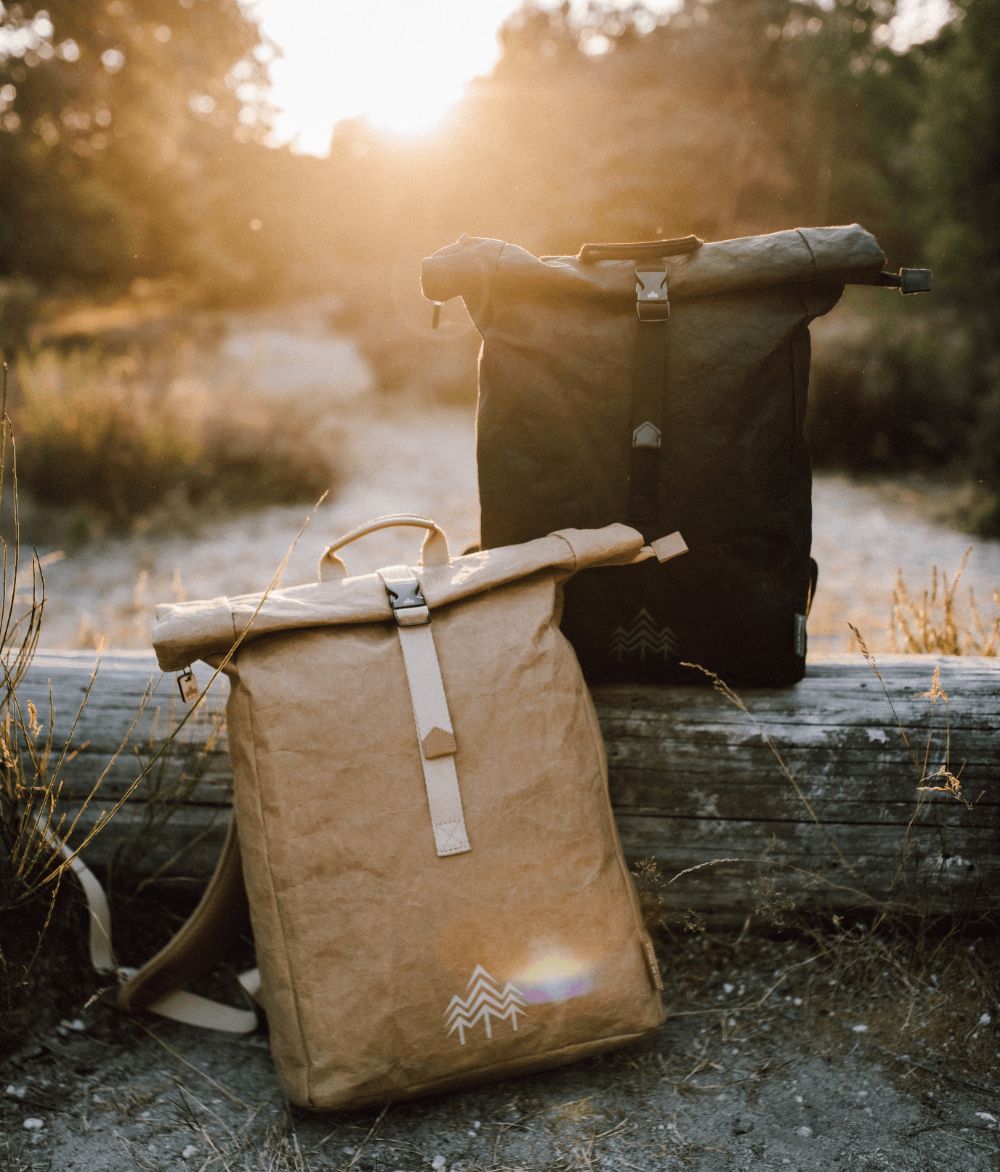 Kraftpapier Rucksack vegan  Schwarz (🌲)